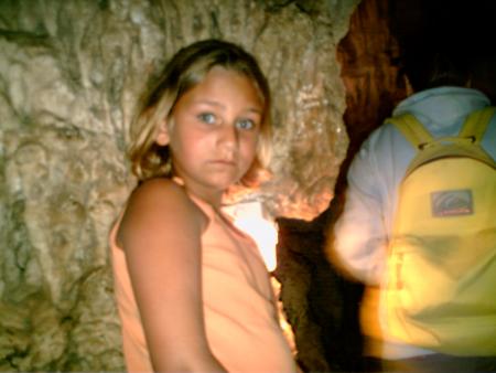 kiki dans la grotte